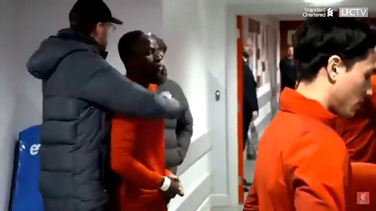 笑死了！渣叔慶祝馬內奪非洲杯 突然薩拉赫走了出來