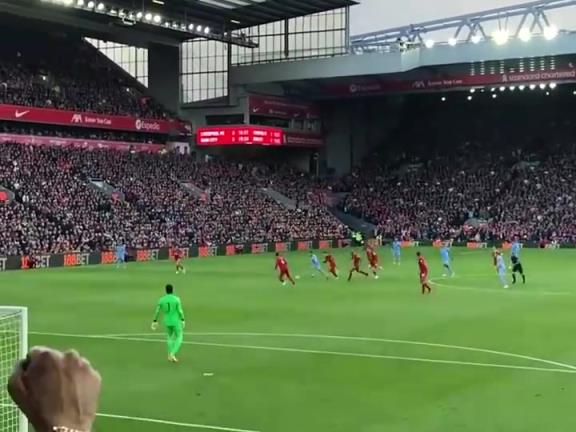 范迪克：我沒開玩笑我不是被晃倒了，而是對面有個“梅西”