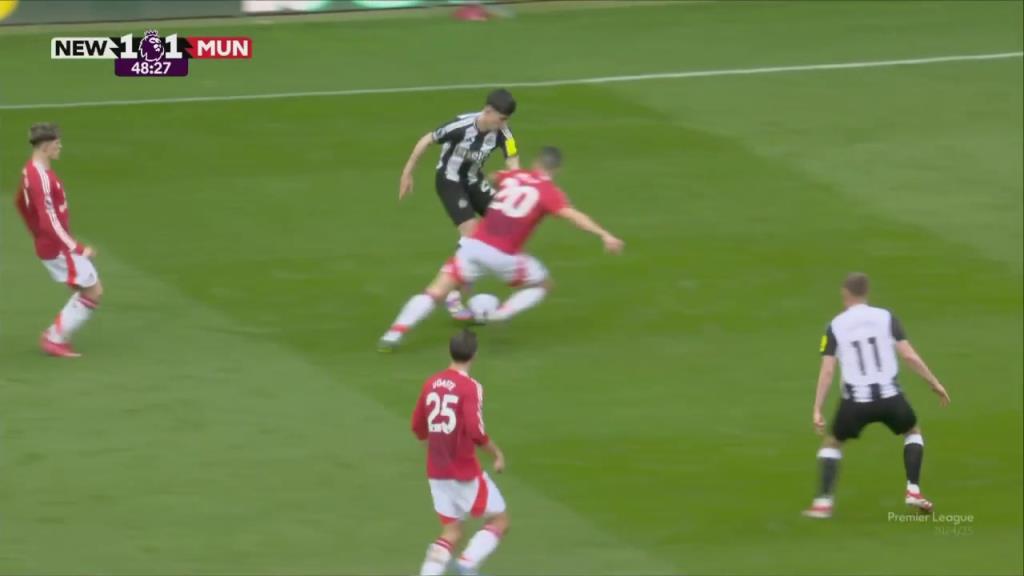 曼聯(lián)防線被打穿！利夫拉門托突破傳中！墨菲助攻巴恩斯輕松破門！