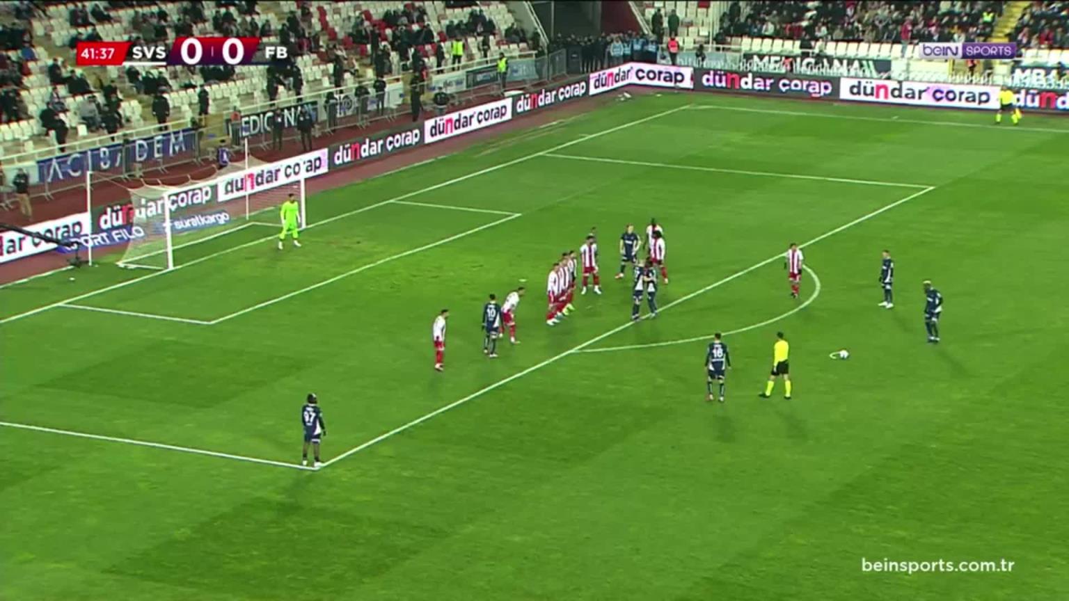 費內(nèi)巴切先下一城！塔利斯卡精彩任意球直接破門！