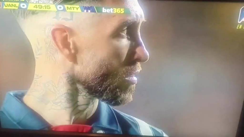 逆天！守門員扭屁股嘲諷拉莫斯裁判竟然毫無表示