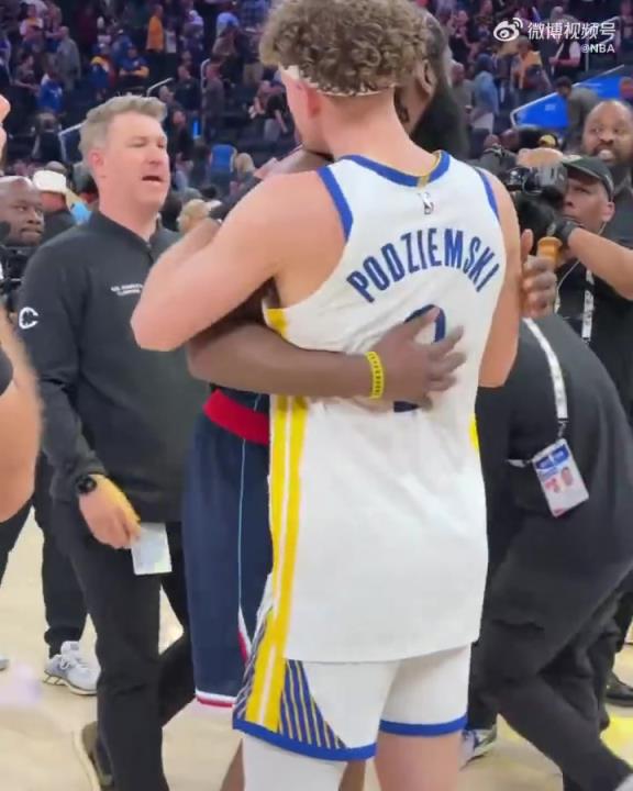 能打破附加賽不勝魔咒嗎？庫里賽后和哈登&小卡紛紛擁抱