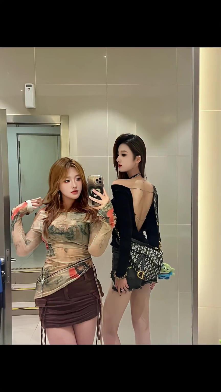 05年女足門將都這么漂亮性感了嘛小腿都那么細(xì)的！！