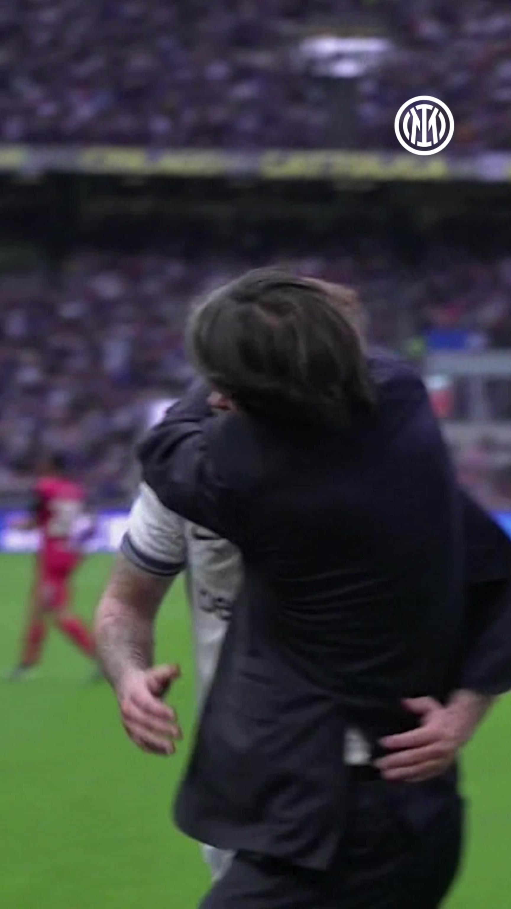 太銷魂，網(wǎng)友：阿瑙托維奇這腳傳球的確值得小因又摟又親