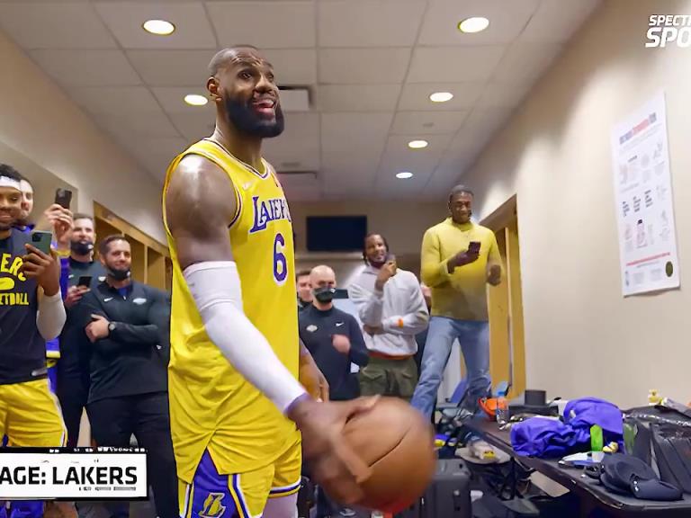 里弗斯絕殺之后湖人隊(duì)的更衣室氛圍，簡(jiǎn)直不要太和諧！！