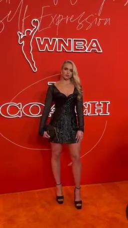 海莉選秀夜紅毯秀，人氣和顏值在這屆都是數(shù)一數(shù)二