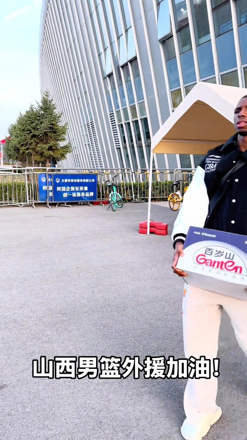 不是！你們山西外援合同還包括搬水的？